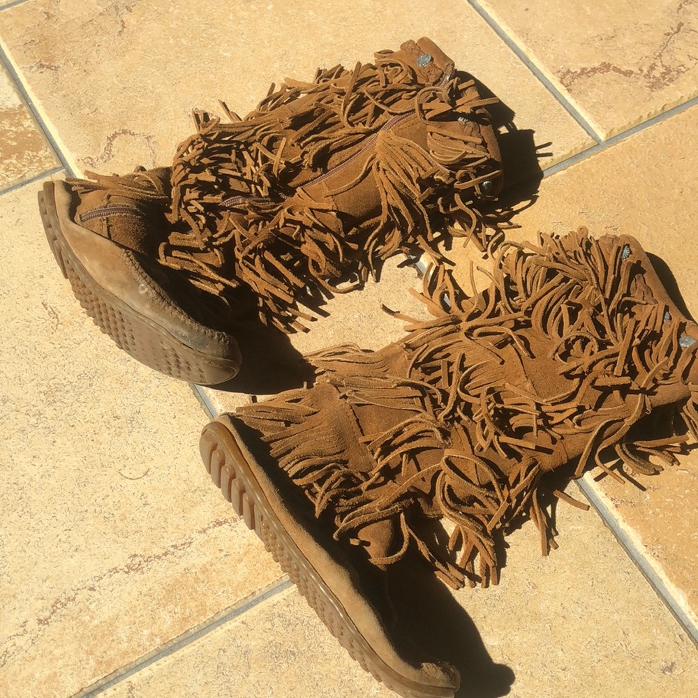 Minnetonka 5 Layer Fringe Boots